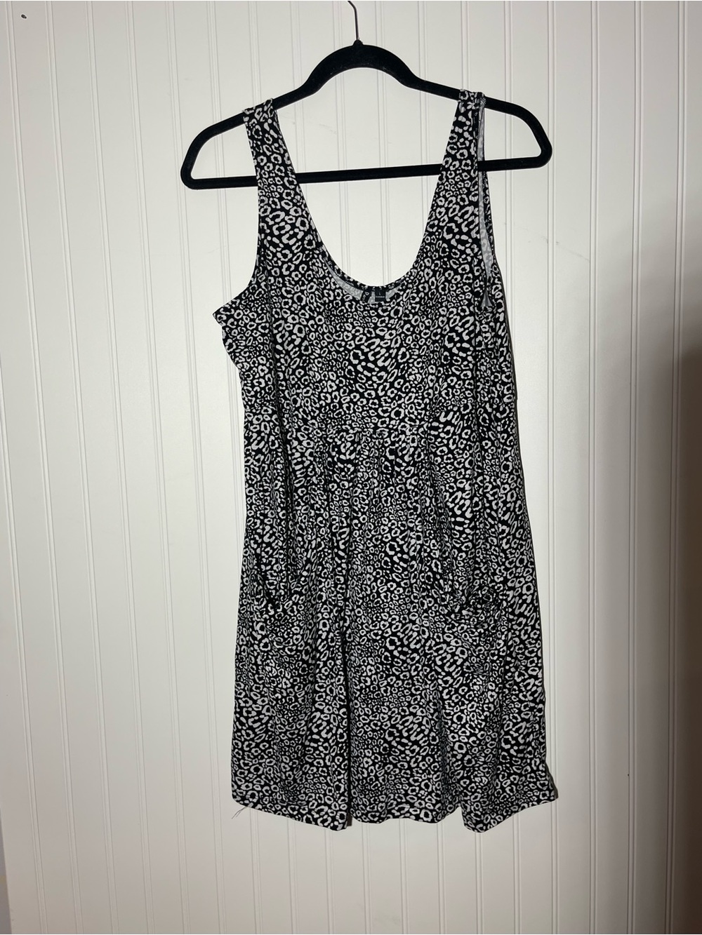 entro Black and White Leopard Tank